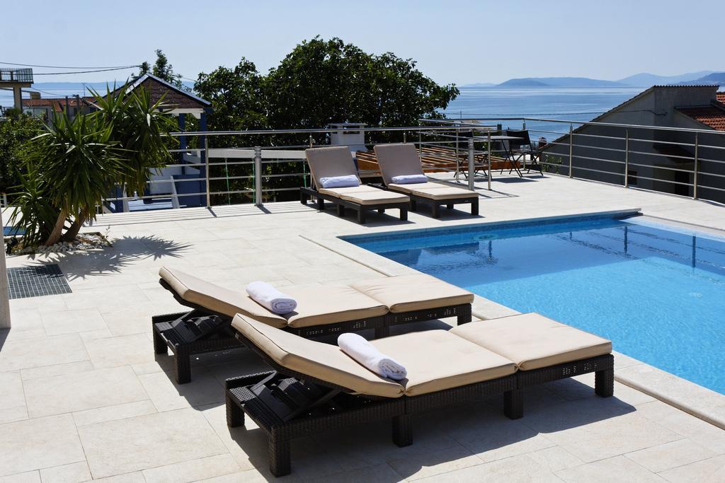 Villa Mermaid Your Croatian Haven With Luxury Pool And Scenic Views Podstrana Habitación foto